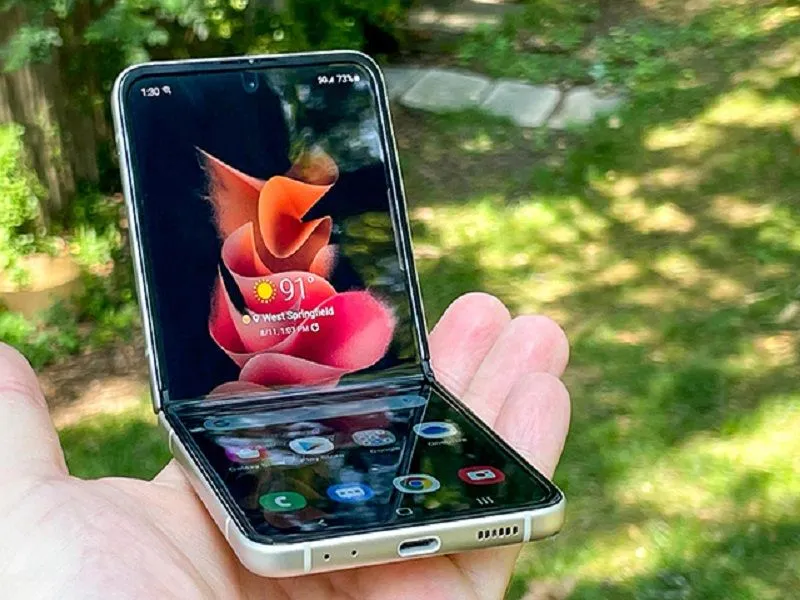 So sánh iPhone 14 và Samsung ZFlip 4:Hiệu suất và phần mềm 