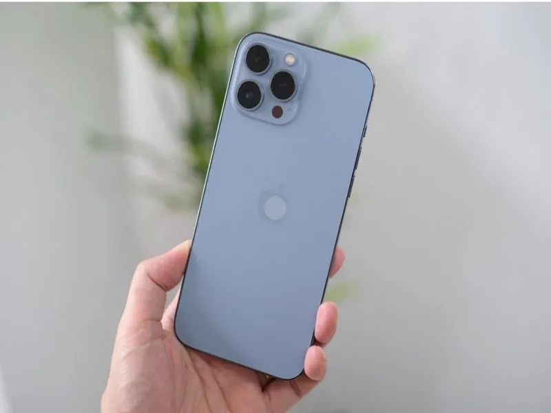 Tại sao nên so sánh pin iPhone 13 pro và 13 pro max? 