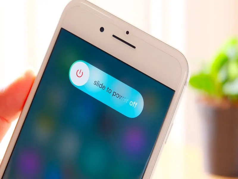 Khởi động lại thiết bị iPhone để sửa Tại sao không thể tải ứng dụng trên iPhone