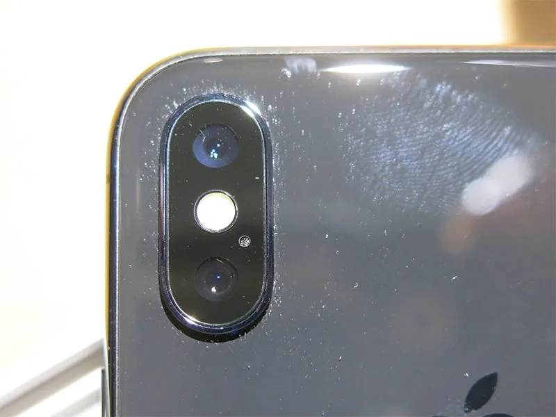 camera sau iphone chua nhieu bui ban