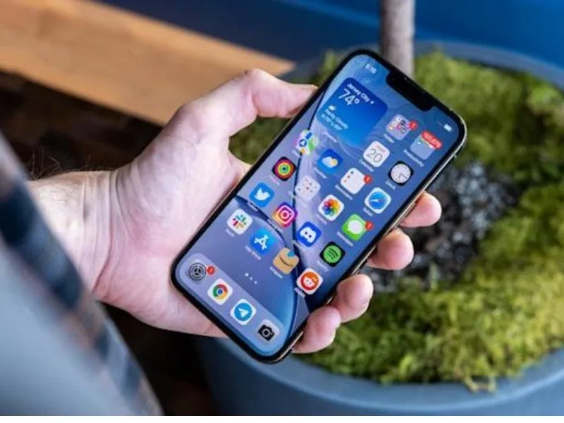 Thay đổi màn hình di động iPhone 13 chính hãng