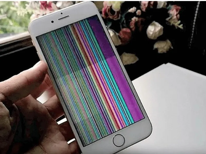 Dấu vết cần thay đổi màn hình iPhone 13