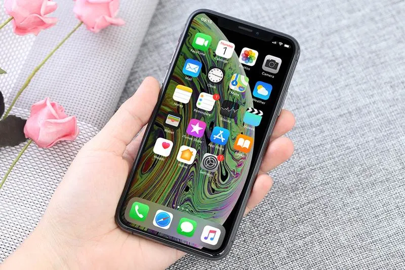 Màn hình iPhone Xs hiển thị sắc nét