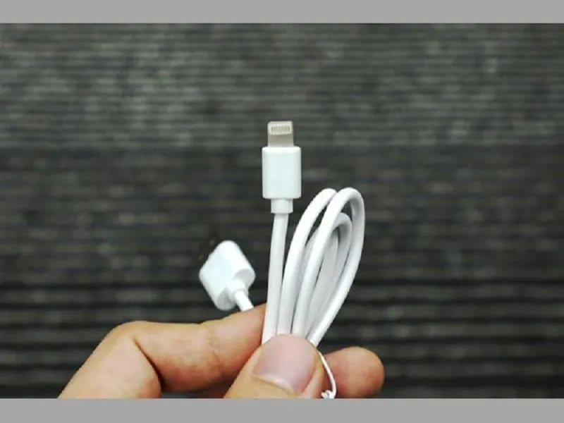 Vệ sinh chân sạc iphone mang đến lợi ích gì?
