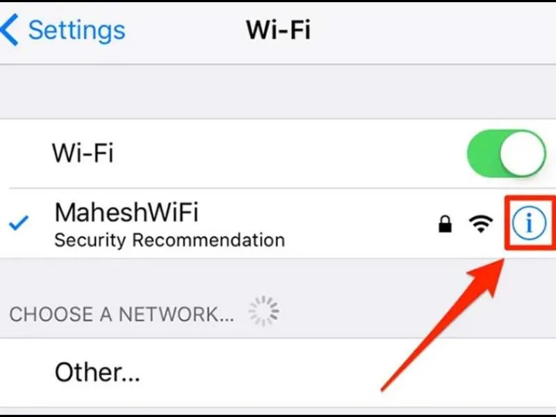 Nhấn vào biểu tượng i phía sau tên mạng Wifi đang kết nối