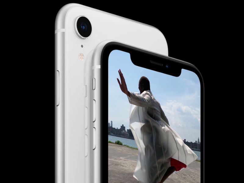 iPhone XR thì tốc độ sạc nhanh hơn vài lần so với iPhone X