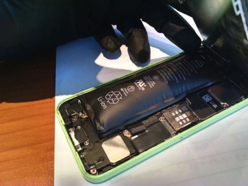 Di Động Xanh dịch vụ thay pin iPhone Đà Nẵng chất lượng