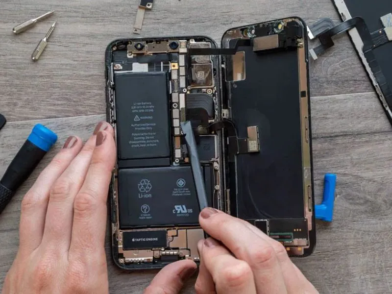 Không tự thay pin iPhone tại nhà