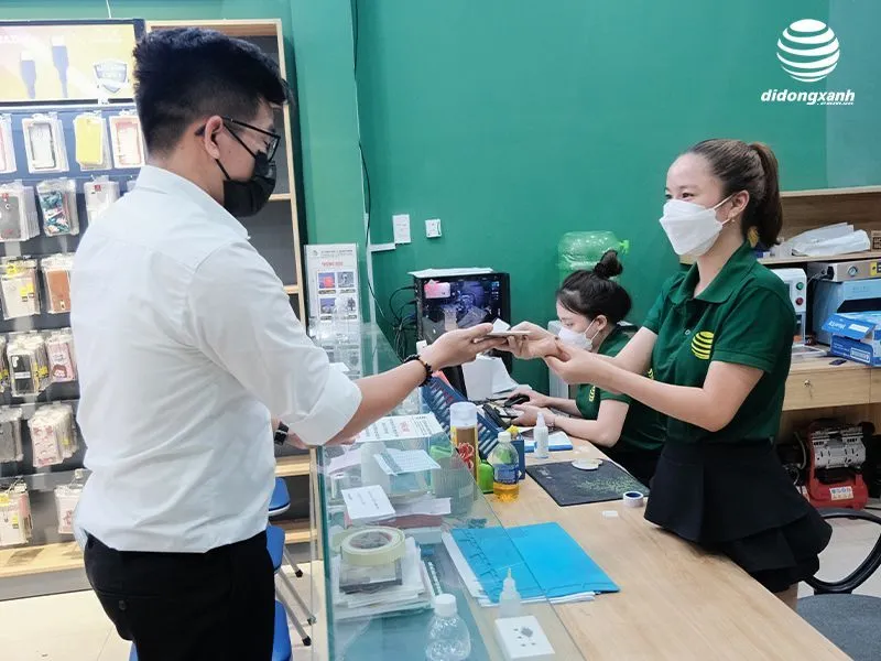 Dịch vụ thay pin iPhone Đà Nẵng uy tín và chuyên nghiệp tại Di Động Xanh