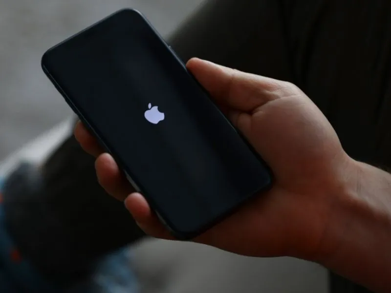 Điện thoại iphone tự động khởi động lại