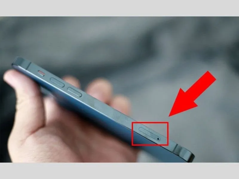 iPhone 15 Pro Max có mấy sim - Vẫn có khay sim trên iPhone 15 Pro Max