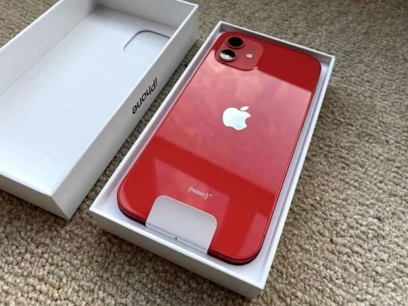 iPhone 12 có sắc đỏ tươi trẻ và năng lượng hơn