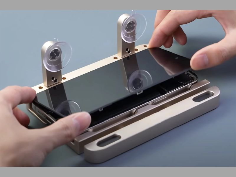 thay ép kính iPhone 15 bao nhiêu tiền?