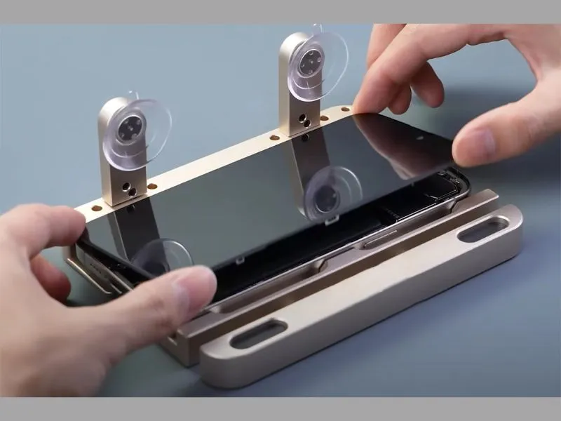 thay ép kính iPhone 15 bao nhiêu tiền?