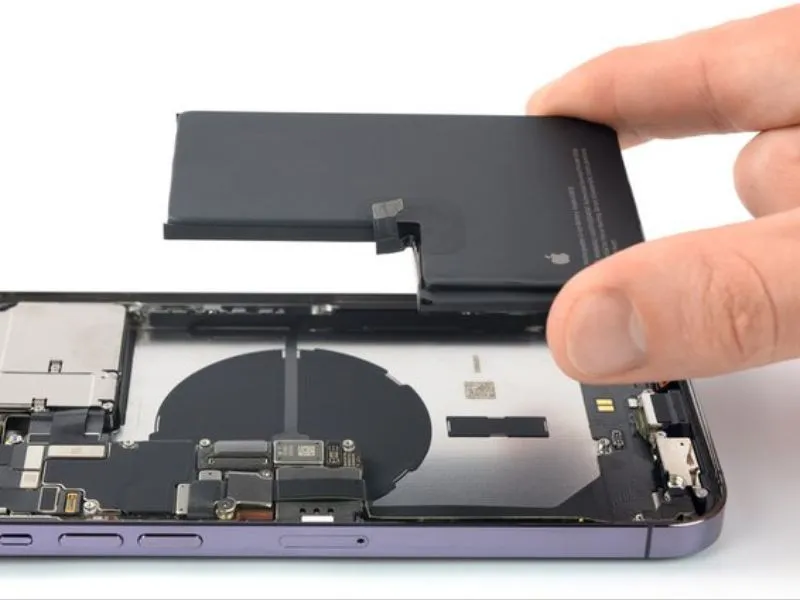 Thay pin iPhone 15 Plus giá rẻ Đà Nẵng