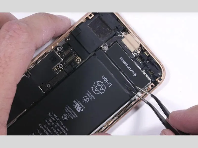 Điện thoại iPhone bị kích pin là như thế nào?