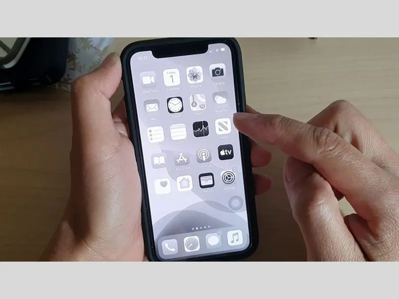 iPhone bị hở màn hình có sao không