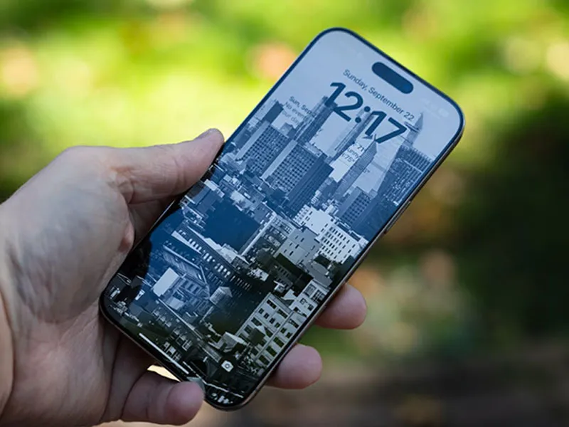 iPhone 16 Pro Max với màn hình lớn, sắc nét