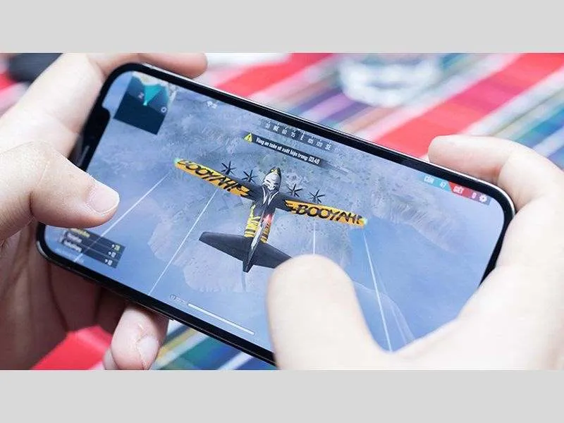 So sánh iPhone 12 Pro Max và 14 Plus có ưu nhược điểm cụ thể