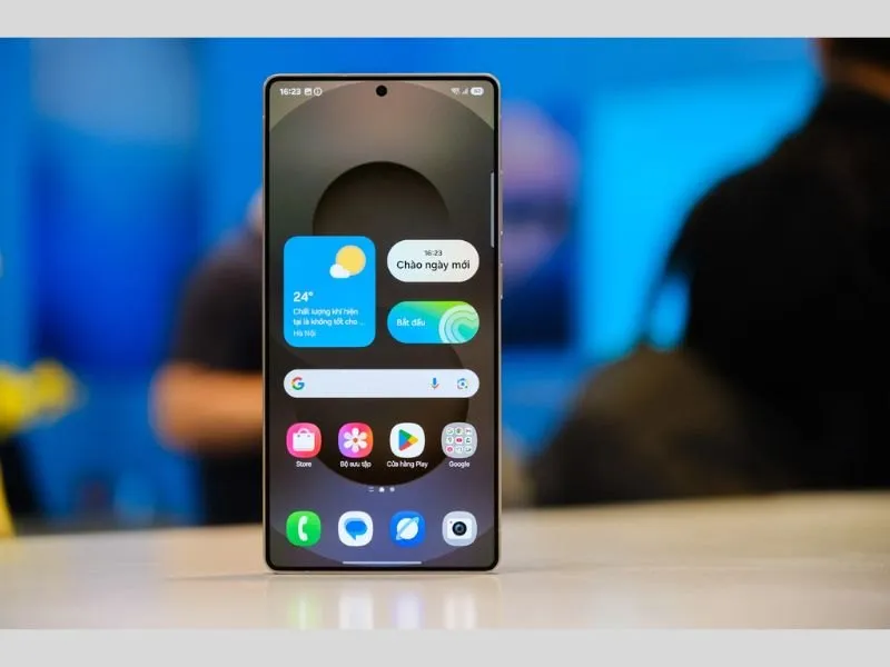 So sánh Samsung S25 Ultra và iPhone 16 Pro Max về màn hình
