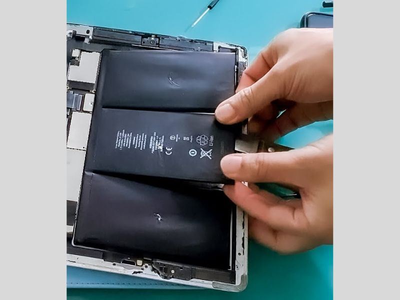 Nhận biết Pin iPad hư hỏng bằng mắt