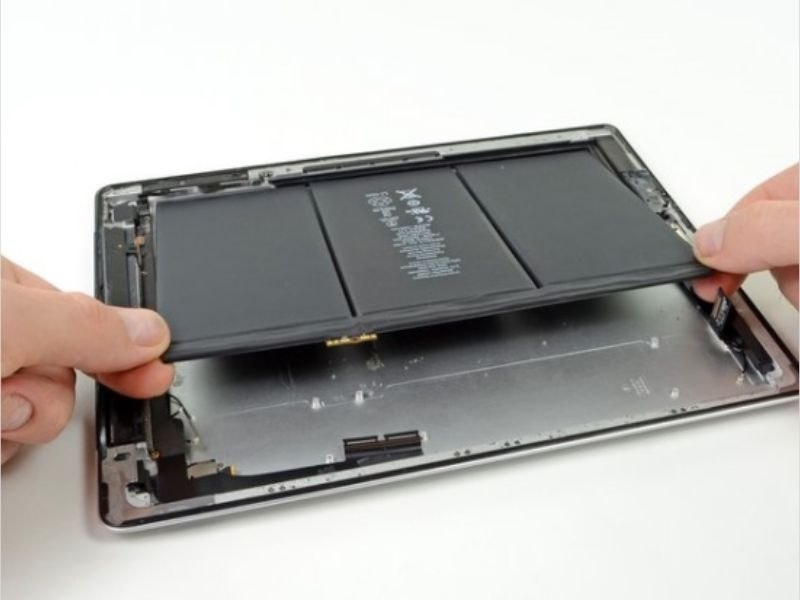 Không tự ý cạy mở linh kiện iPad tại nhà