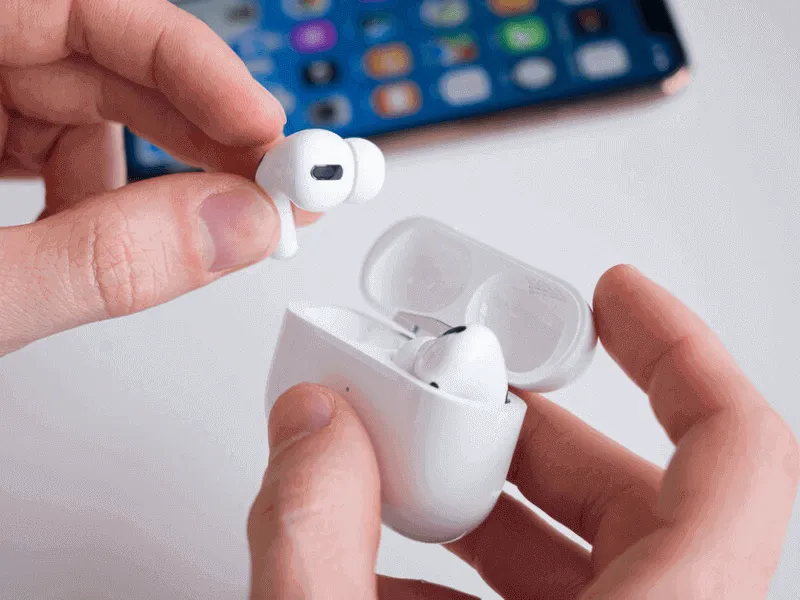 Bỏ AirPods 3 vào hộp sạc khi không dùng