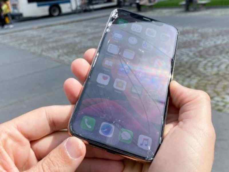 Thay ép kính iPhone 11, 11 Pro, 11 Pro Max giá rẻ tại Di Động Xanh