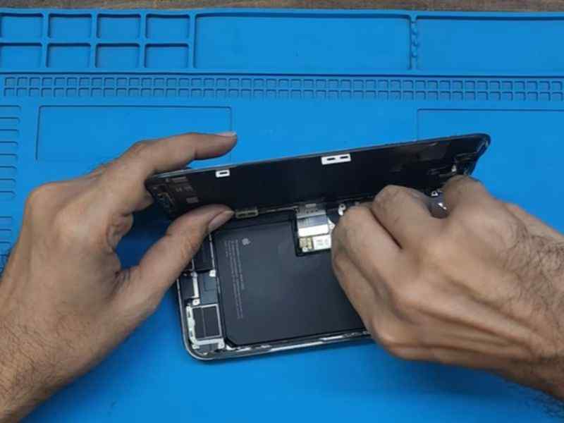 Thay Ép Kính iPhone 15 | 15 Plus | 15 Pro | 15 Pro Max nhanh chóng
