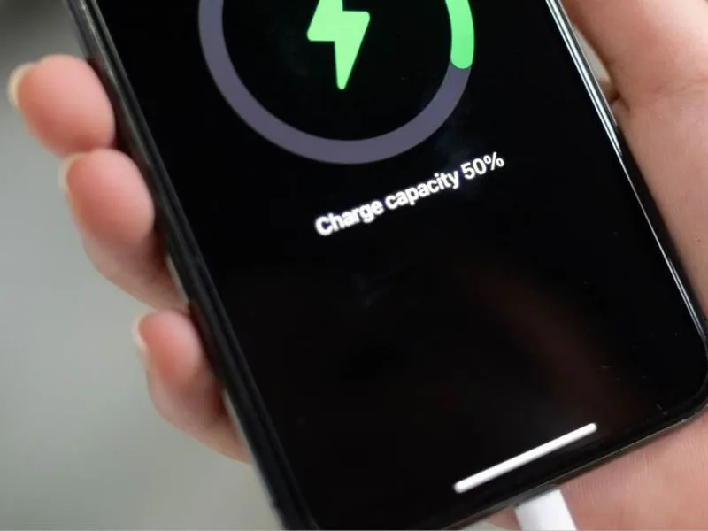 iPhone có chia sẻ được pin cho nhau