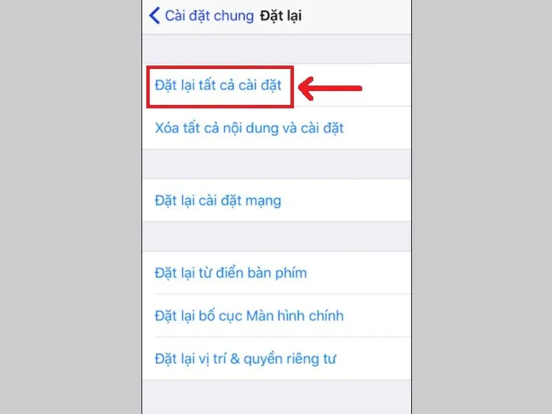 Reset điện thoại để khắc phục lỗi báo thức iPhone bị nhỏ