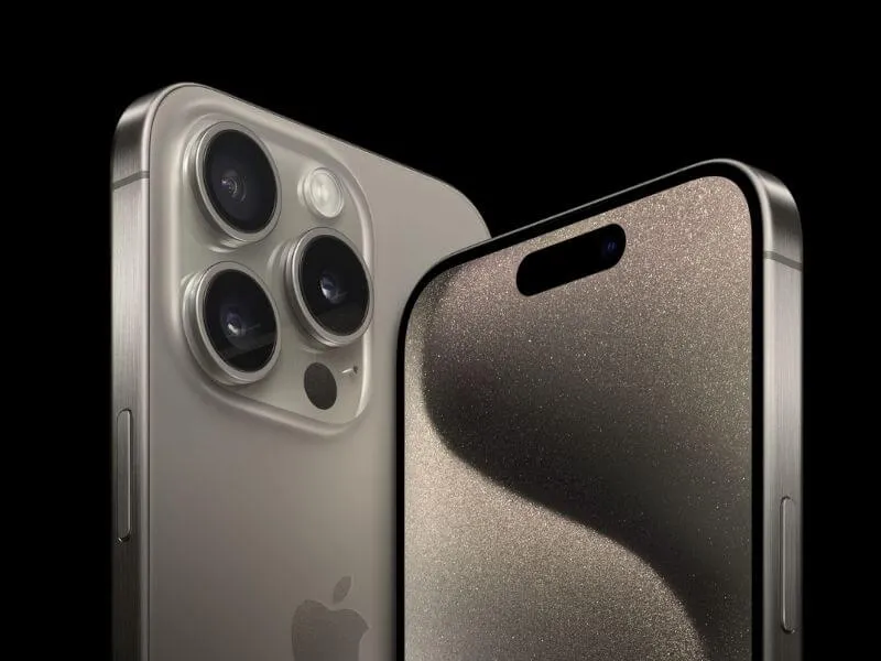 So sánh về màn hình giữa iphone 15 pro max và iphone 17 pro max