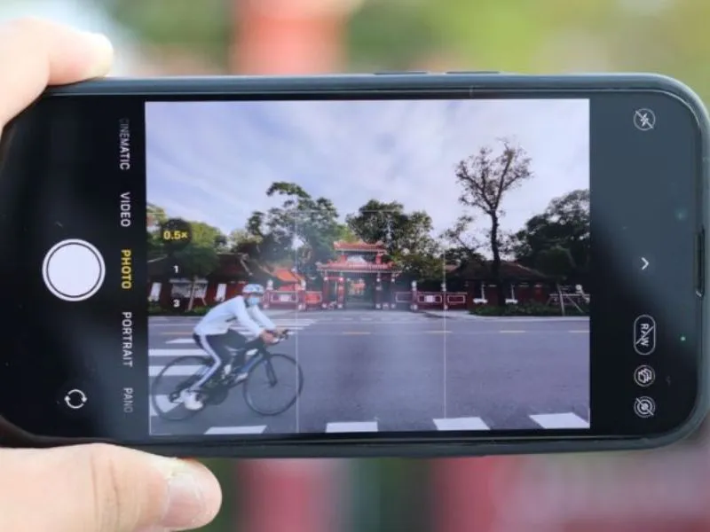 Tại sao camera iPhone bị rung