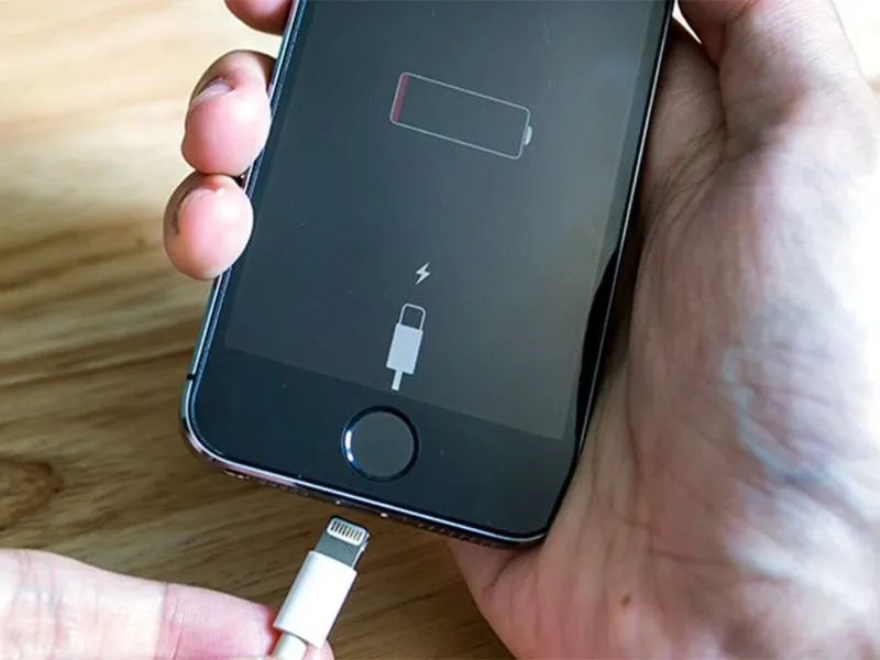 Nguyên nhân chân sạc điện thoại iPhone bị lỏng
