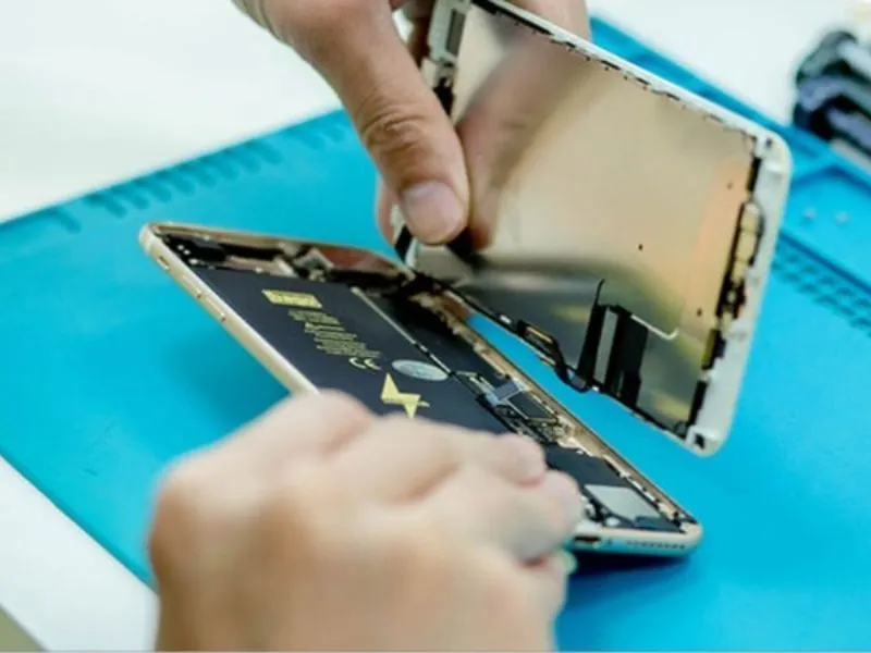 Mang máy đến trung tâm sửa chữa iPhone Đà Nẵng uy tín