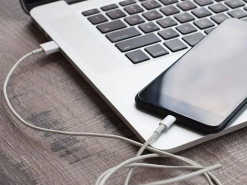 Kết nối iPhone và máy tính bằng cáp Lightning