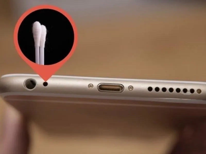 Thường xuyên vệ sinh loa iPhone