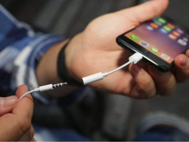 Kết nối một tai nghe hoặc loa Bluetooth khác vào iPhone