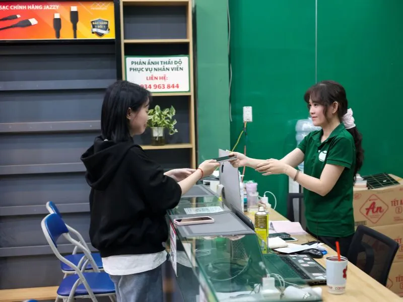 Vì sao sinh viên nên mua iPhone cũ Đà Nẵng tại Di Động Xanh