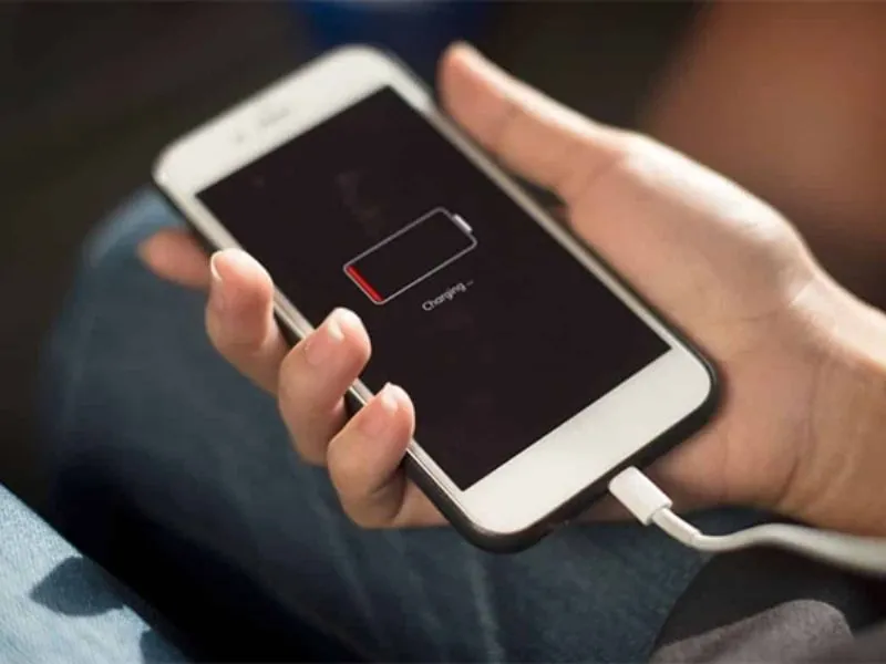 Tìm hiểu điện thoại iPhone dùng bao lâu thì tụt pin
