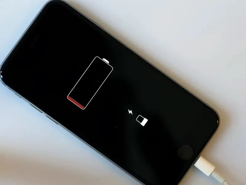 iPhone bị hỏng nguồn do hư pin điện thoại