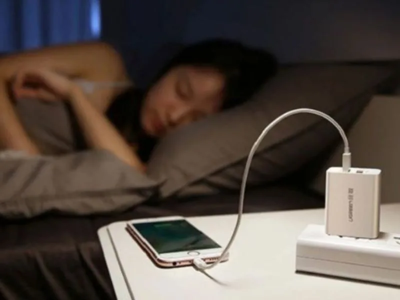 Tránh sạc điện thoại qua đêm để duy trì hiệu suất và độ bền của pin