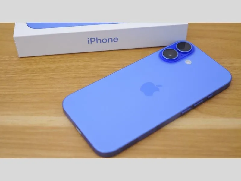 iPhone 16 có trọng lượng khá nhẹ, dễ cầm nắm