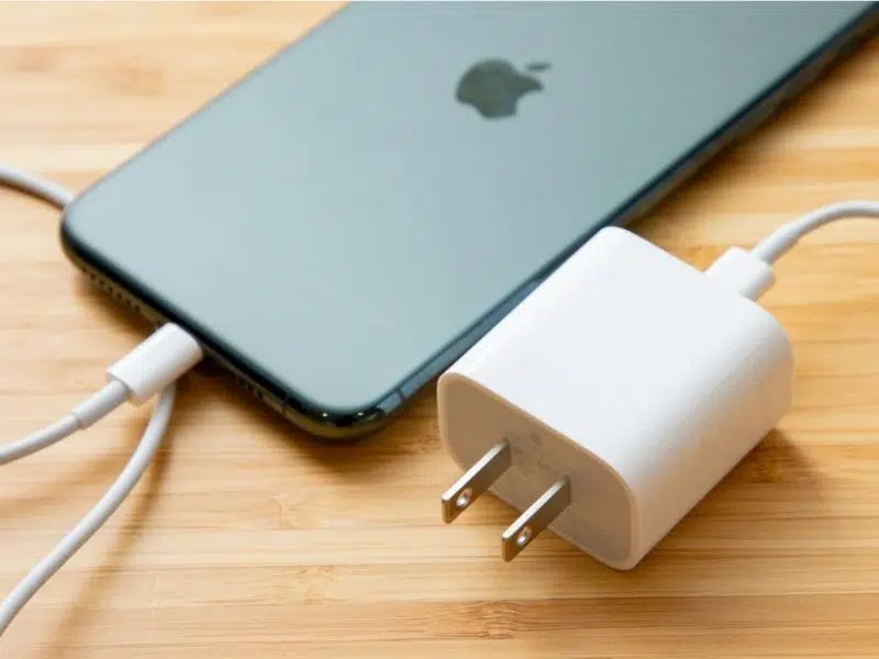 iPhone 12 Pro Max pin 3.687 mAh với thời gian xem video khoảng 20 giờ