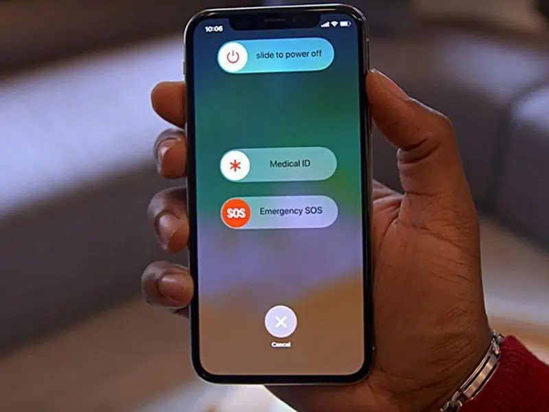 Khởi động iPhone để xử lý lỗi âm lượng cuộc gọi đến iPhone