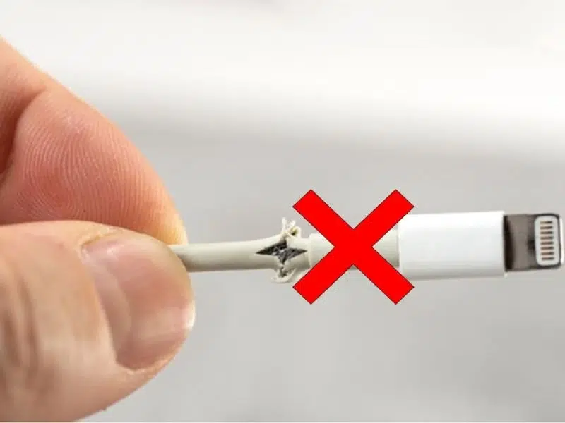 Không sử dụng sạc bị hỏng cho iPhone
